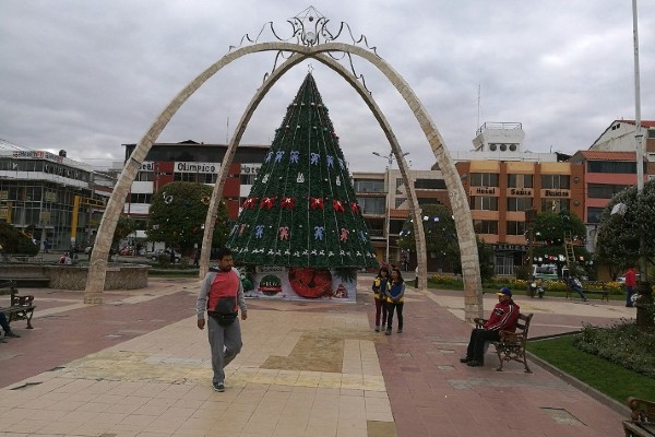 plaza de la constitución huancayo