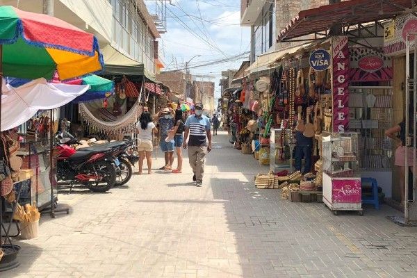 la calle comercio de catacaos